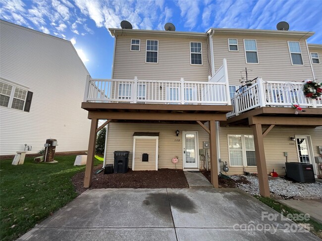 Building Photo - 15709 Castle Watch Ave