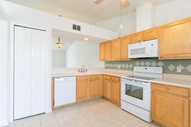 Building Photo - 756 Aquatic Dr