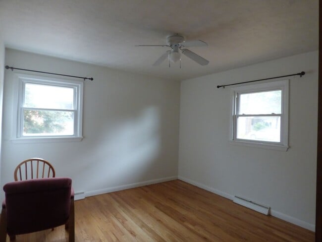 Building Photo - Perfect 2 Bedroom House