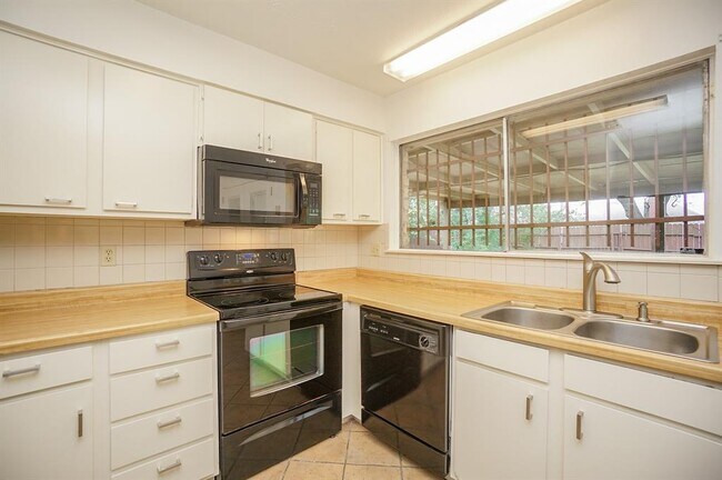 Building Photo - 11614 Pompano Ln