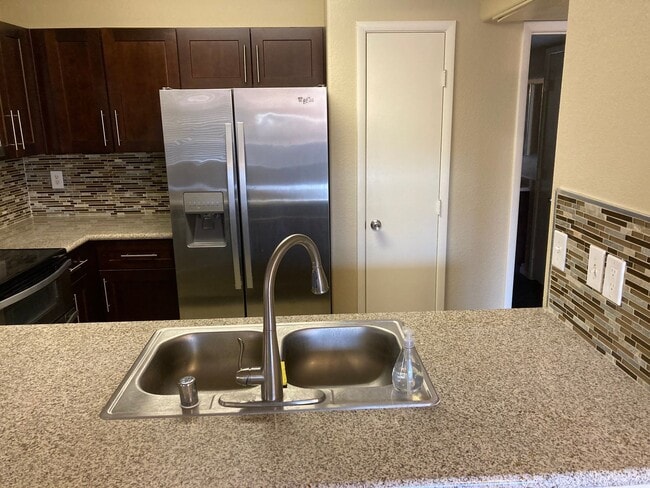 Building Photo - Gated community just minutes south of the strip, 2br/2bath, 2nd floor condo.