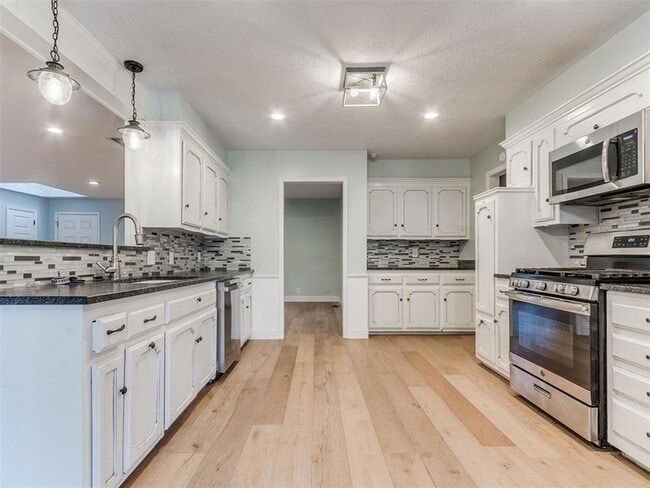 Building Photo - 1428 Cinderella Ave