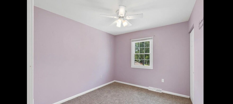 Building Photo - 462 Crosswinds Dr