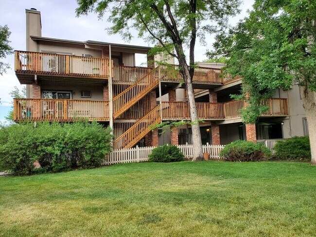 Building Photo - 1 Bed, 1 Bath Apartment!