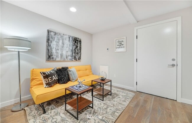 Building Photo - 2Bd/2Ba Seattle Townhouse