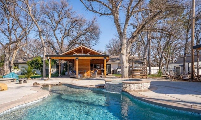 Building Photo - A Private Oasis with Unmatched Amenities 4...