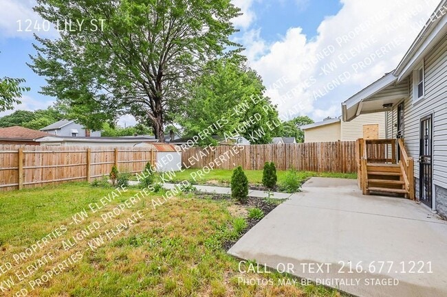 Building Photo - 1240 Lily St