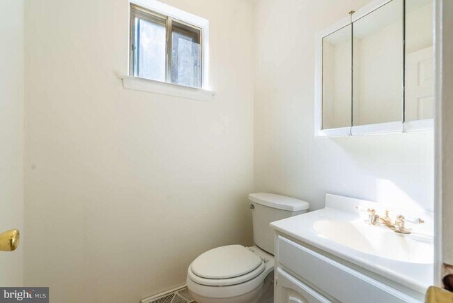 Building Photo - 1558 Specht Pl