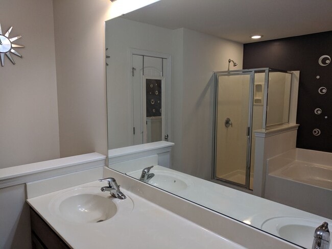 Building Photo - Steele Creek area townhome