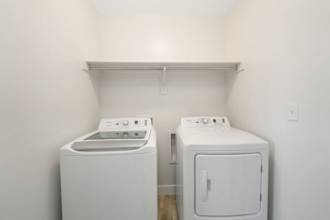 Building Photo - Spacious 4 Bedroom Townhome in Vineyard, UT