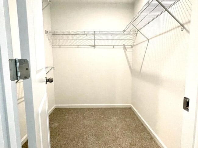 Building Photo - For Rent - 3 BEDROOM 2.5 BATHROOM TOWNHOUS...