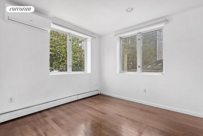 Building Photo - 117 Kingsland Ave