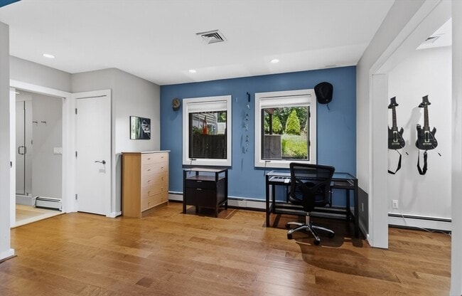 Building Photo - 15 Suban Pl