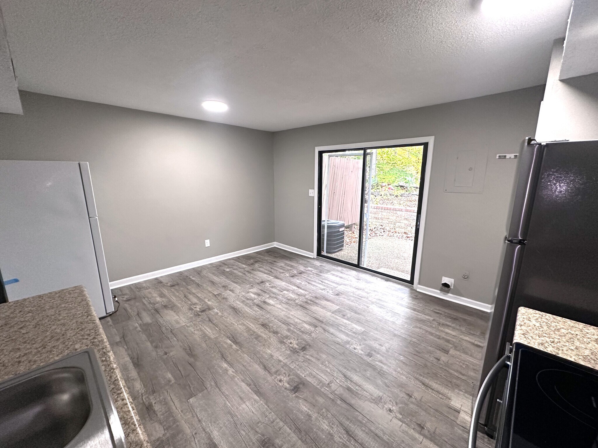 Building Photo - 545 E 3rd St