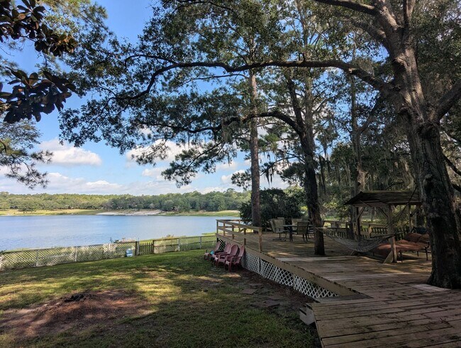 Building Photo - Lakefront Living on Little Lake Geneva – Main Home + Private In-Law Suite!