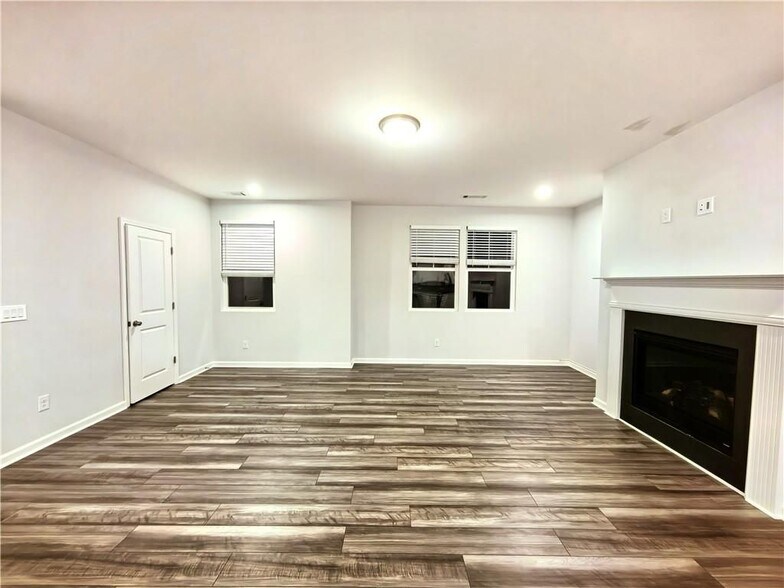 Building Photo - 2400 Whistler Wy