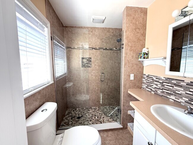 Building Photo - 16356 SE 87th Ave