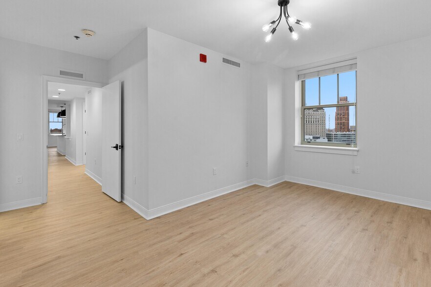 Building Photo - 525 W Lafayette Blvd