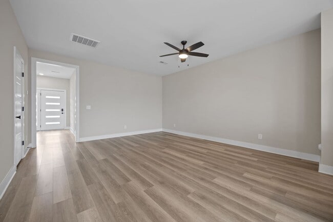 Building Photo - Stylish & Spacious Home in Prime Durham Location – Modern Living with Comfort & Convenience