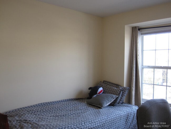 Building Photo - 2806 Barclay Wy
