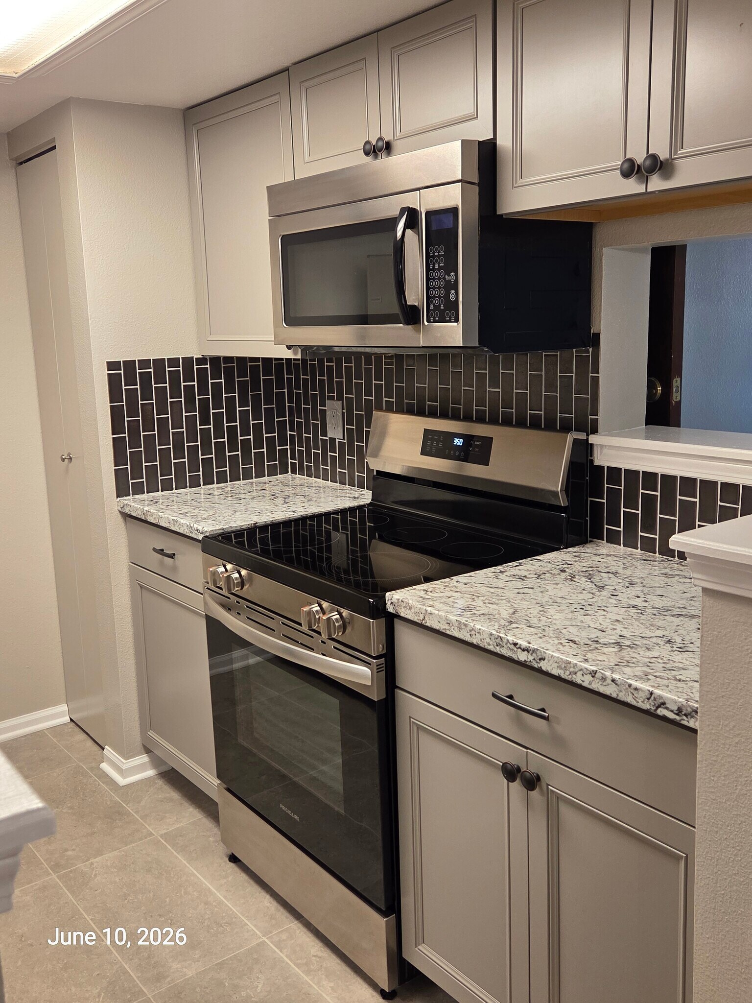 Building Photo - 8555 Fairmount Dr