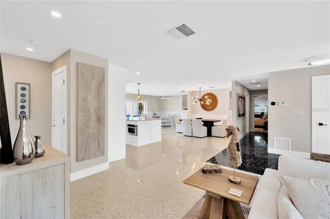 Building Photo - 807 Snug Island