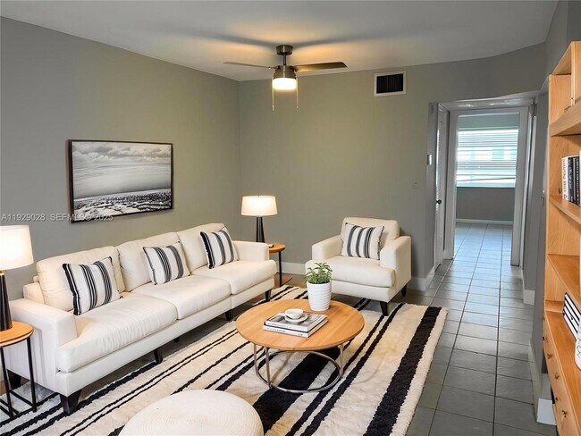 Building Photo - 335 SW 20th St