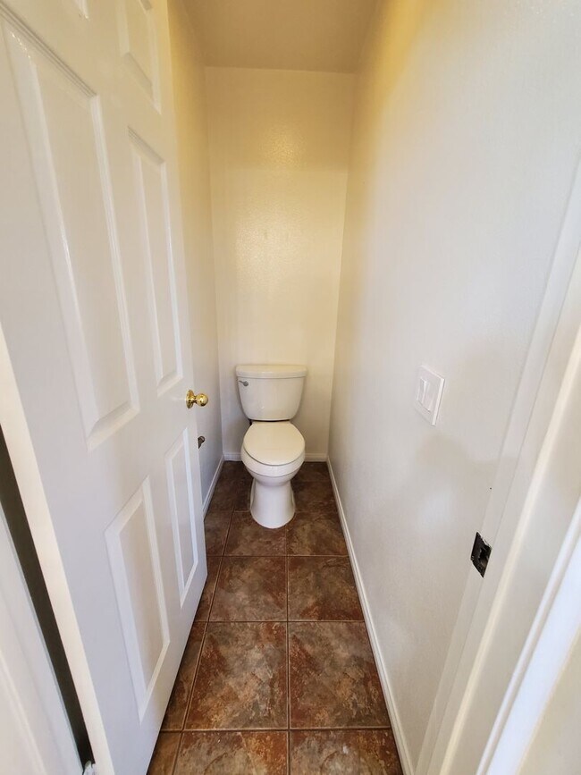 Building Photo - Wonderful 3 Bedroom 2.5 Bath Home in the h...