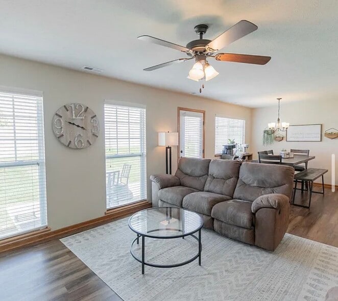 Building Photo - 8767 Ridge Hollow Dr