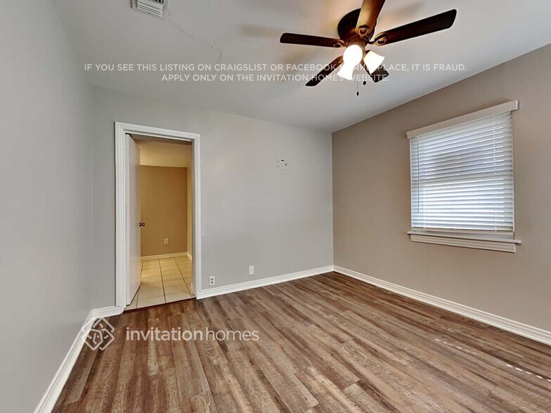 Building Photo - 4136 Winfield Ave