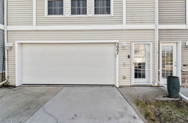 Building Photo - 3007 SW Sharmin Ln