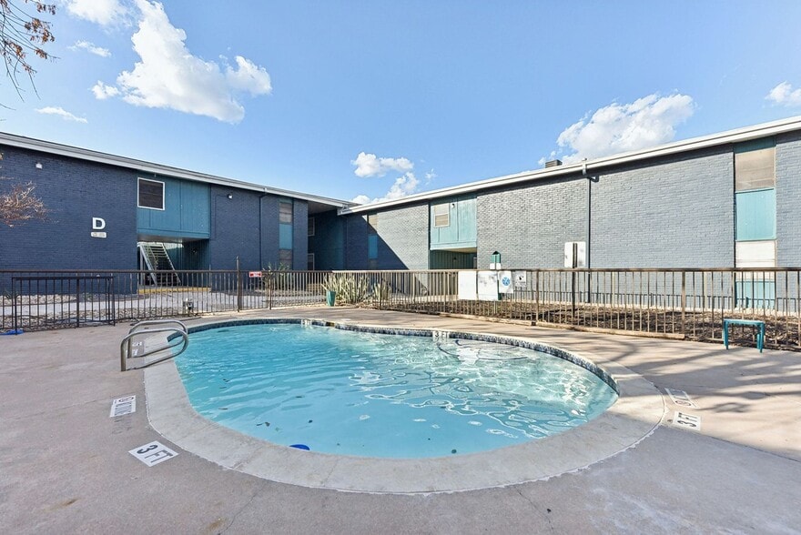 Interior Photo - Hidden Gardens