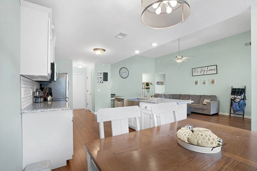 Building Photo - 1379 Freedom Dr