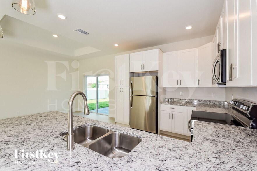 Building Photo - 1424 NE 1st Ave