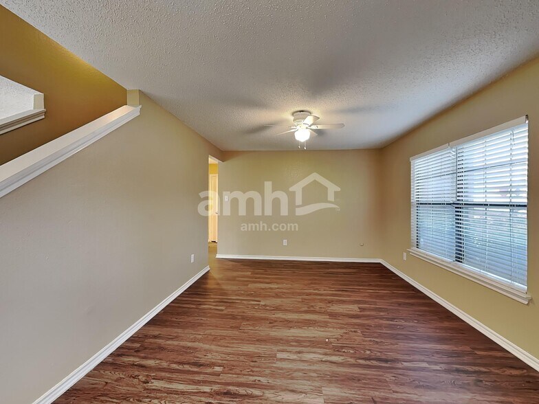 Building Photo - 1312 Greenleaf Ct
