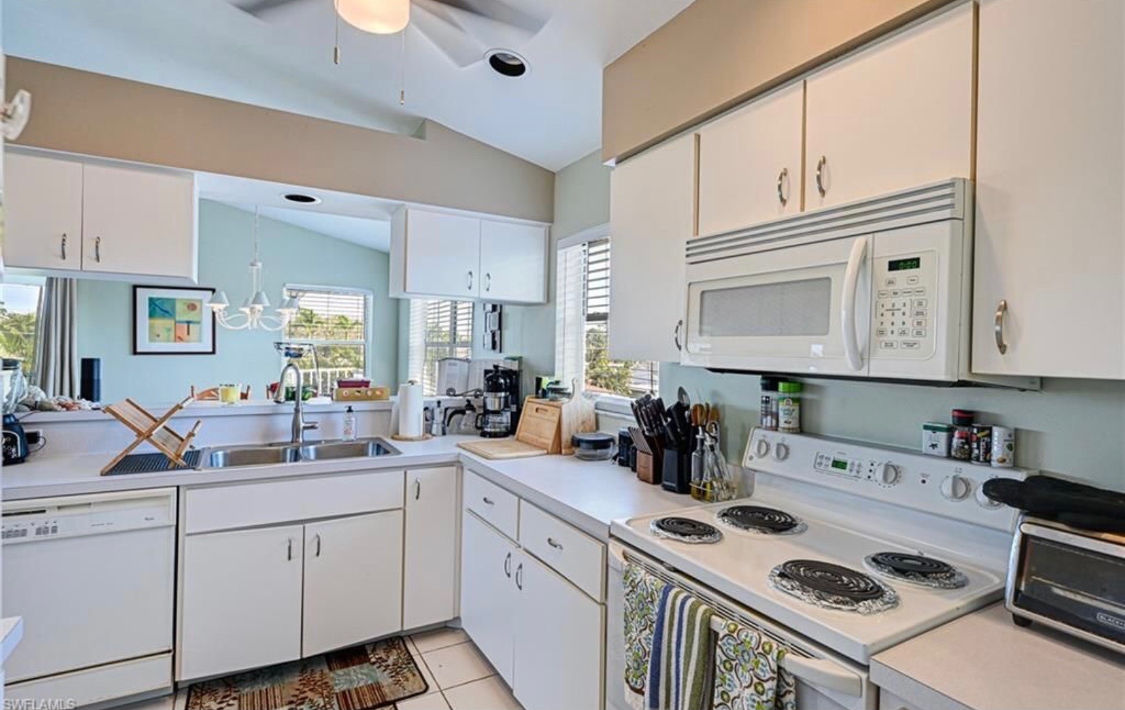Kitchen - 4424 Pine Lake Rd