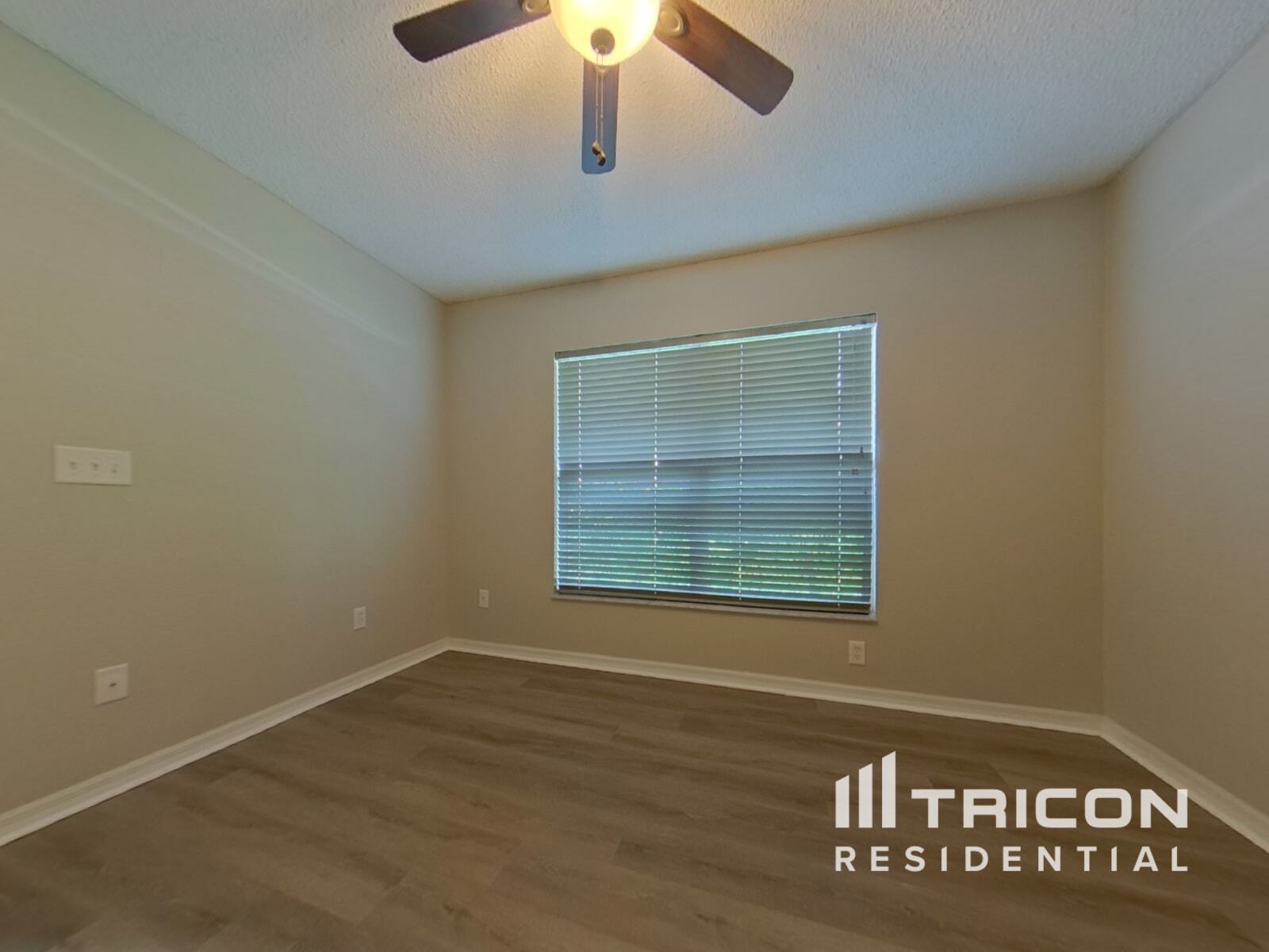 Building Photo - 2046 Knollcrest Dr