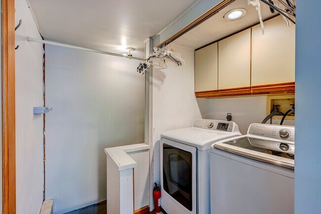 Building Photo - Bothell Rambler