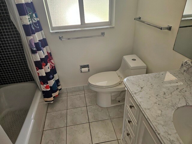 Building Photo - 8040 Canterbury Cir