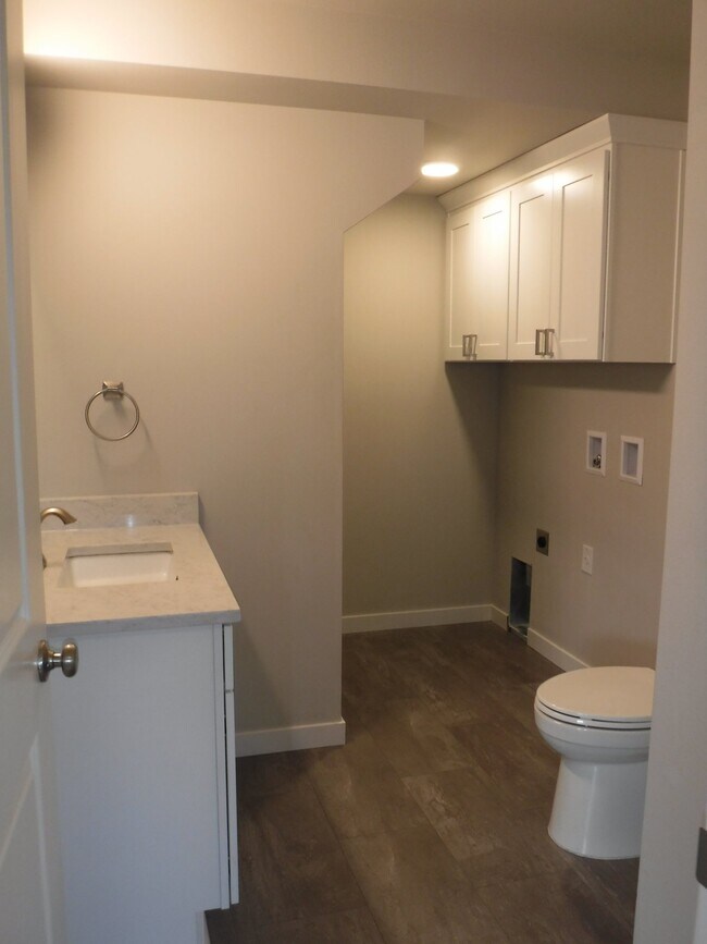 Building Photo - 5295 Chehalis Dr N
