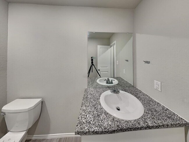 Building Photo - 5738 Leon Pl