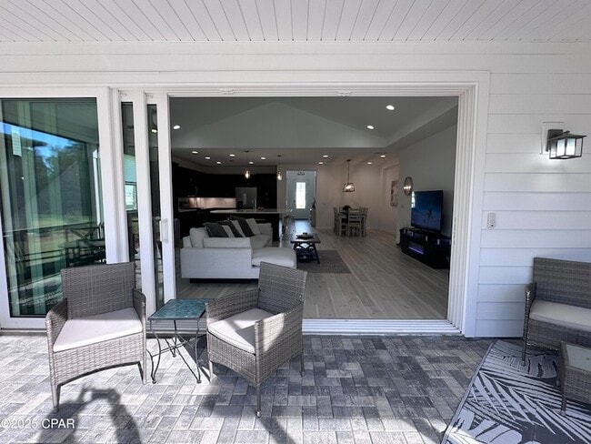 Building Photo - 9259 Paradise Dr