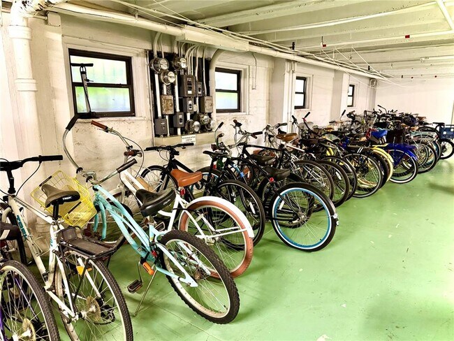 Building Photo - 130 4th Ave N