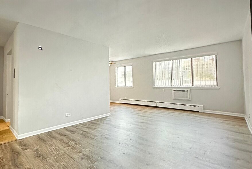 Building Photo - 5531 N Kenmore Ave