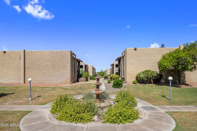 Building Photo - 3825 E Camelback Rd