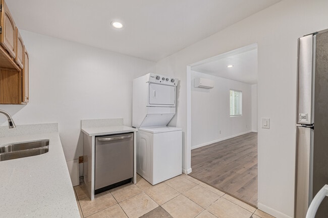 Building Photo - 4516 N 8th Pl