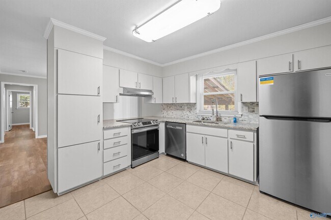 Building Photo - 1007 Heard Ct SE