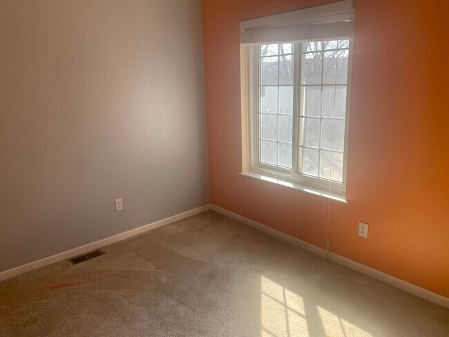 Building Photo - 30256 Southfield Rd