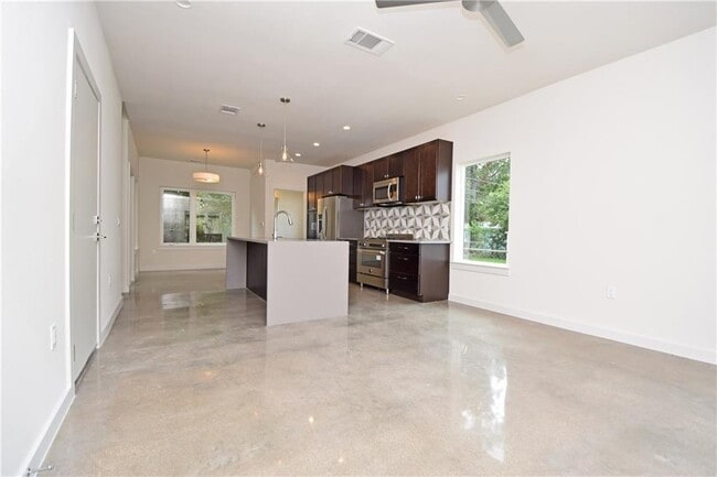 Building Photo - 5405 Sunshine Dr
