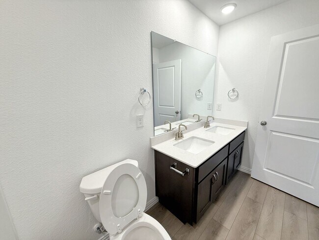 Building Photo - Elegant New Build in Princeton with Pool, ...